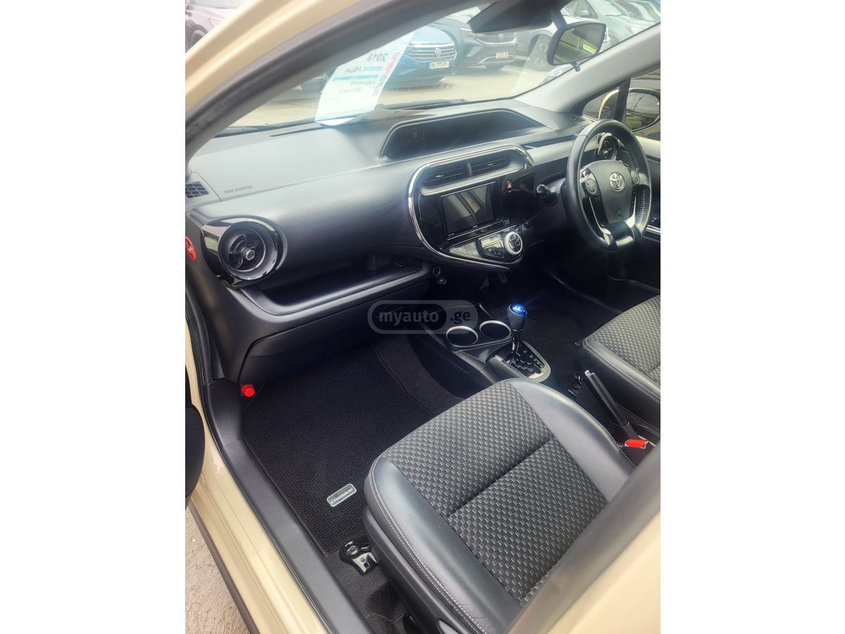 Toyota Aqua - фото 8