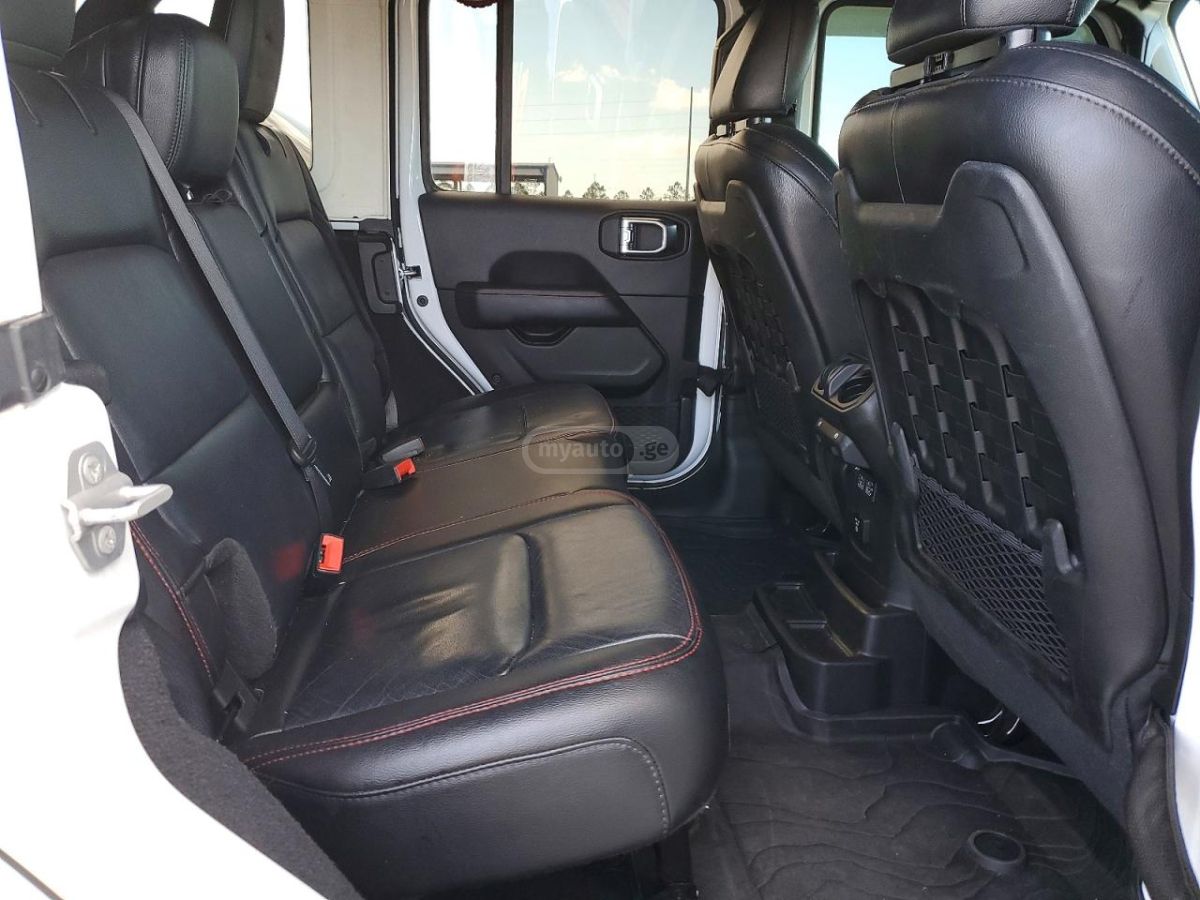 Jeep Wrangler - фото 11