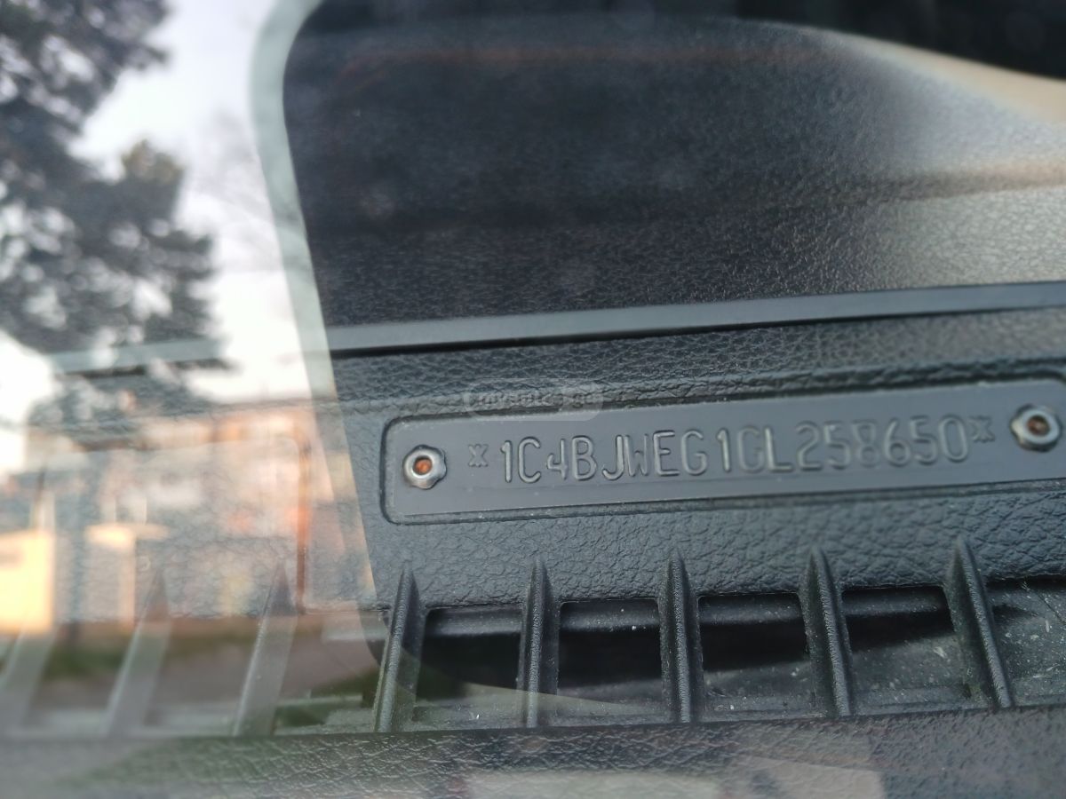 Jeep Wrangler - фото 10