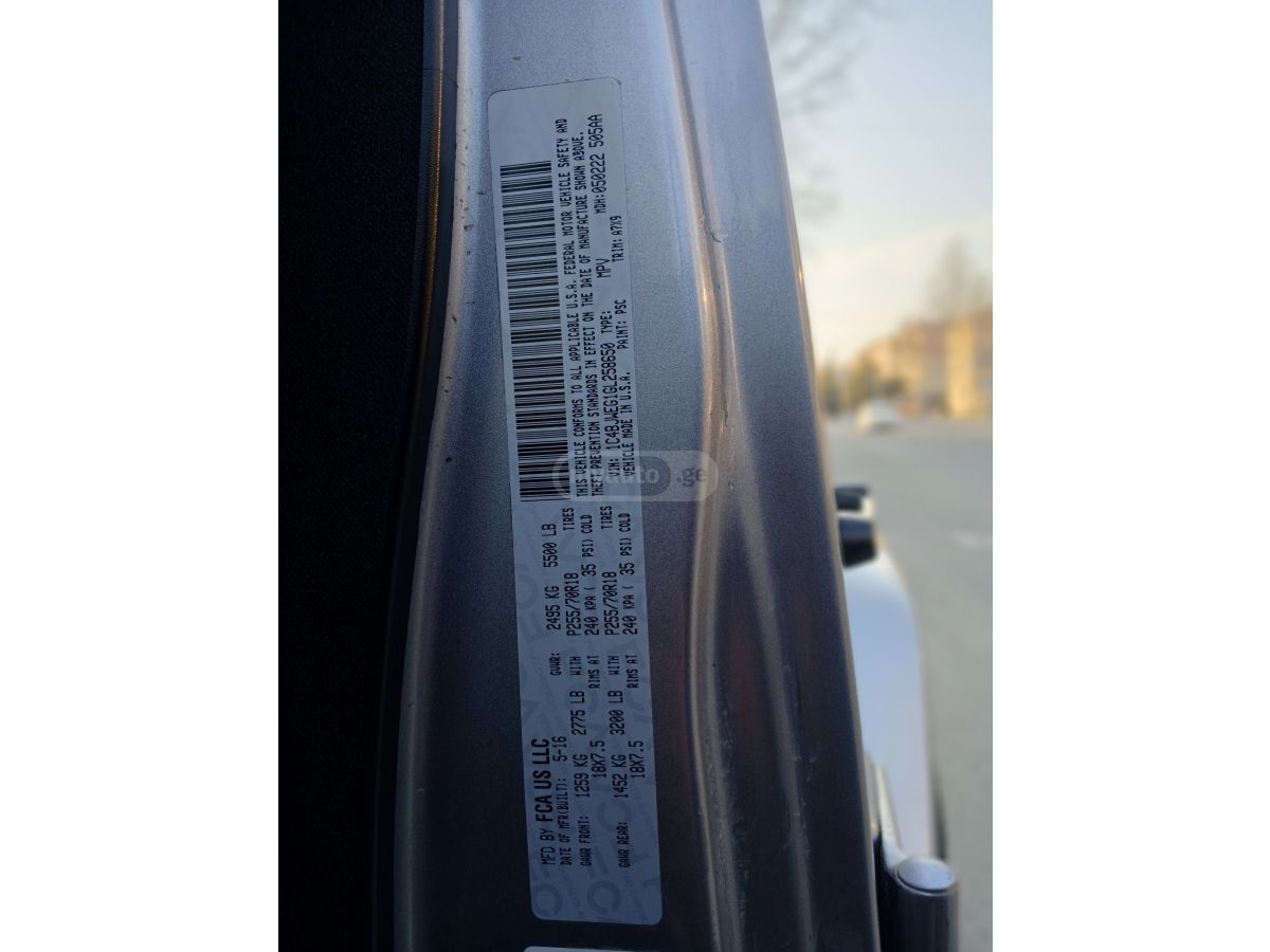 Jeep Wrangler - фото 11