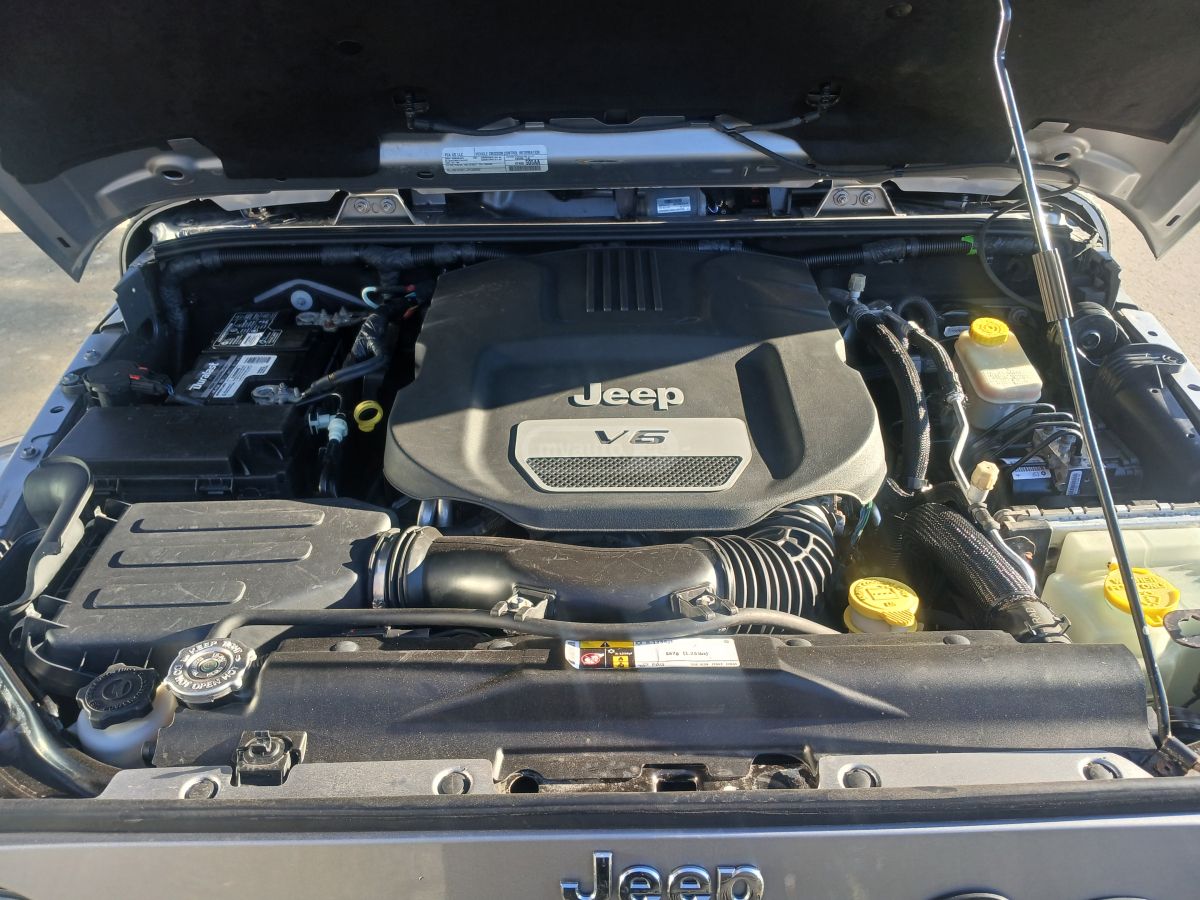 Jeep Wrangler - фото 8