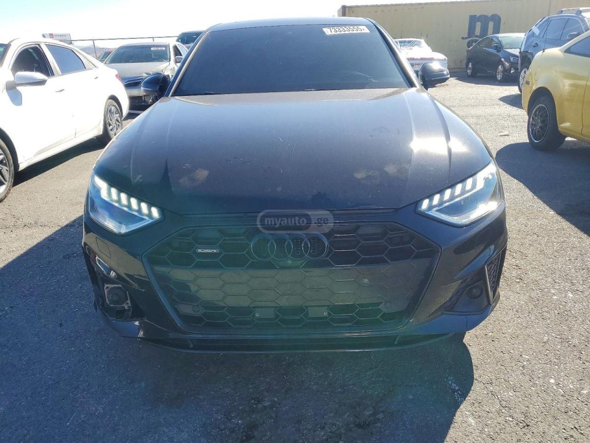 Audi A4 - фото 5