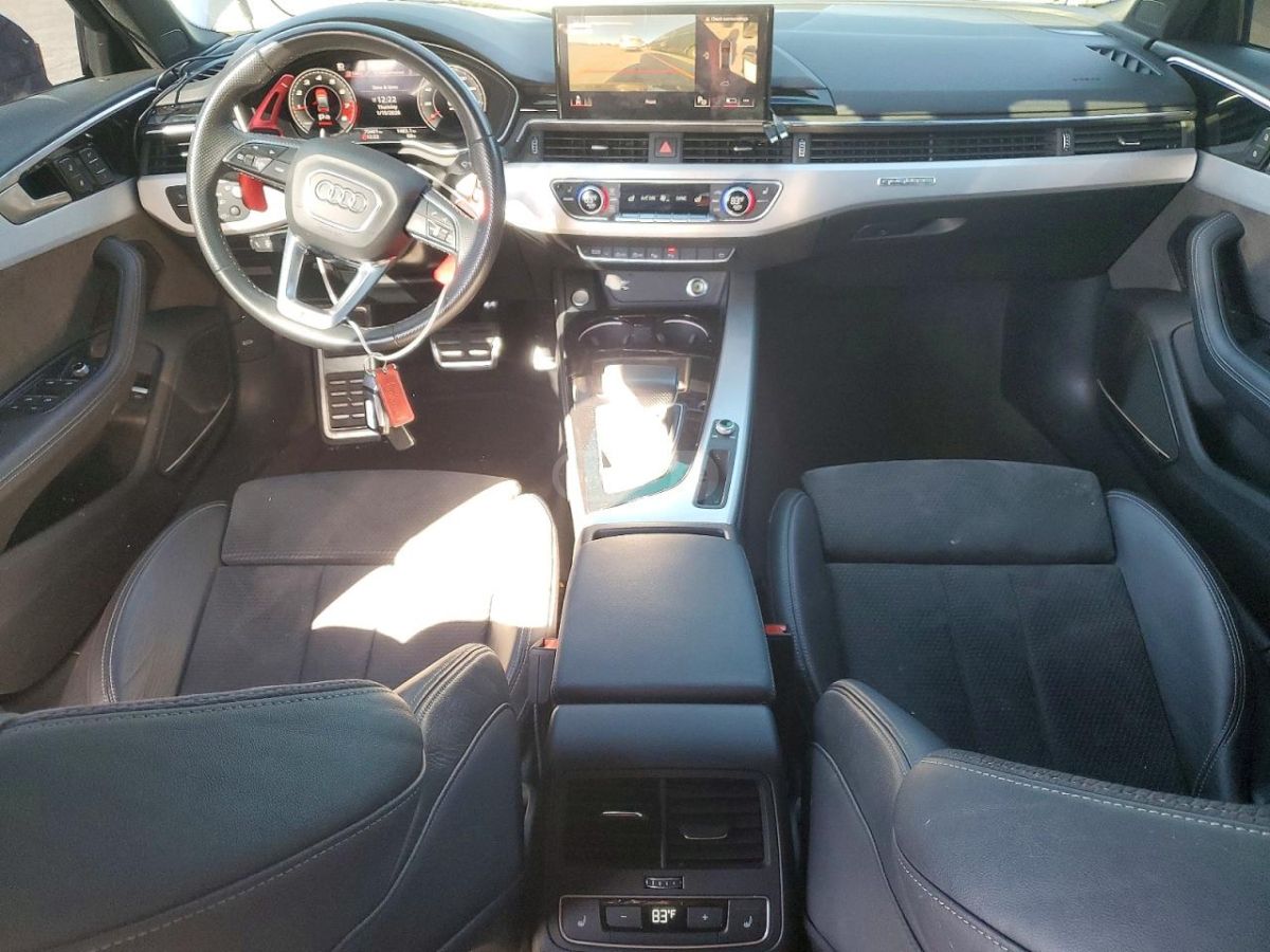 Audi A4 - фото 8