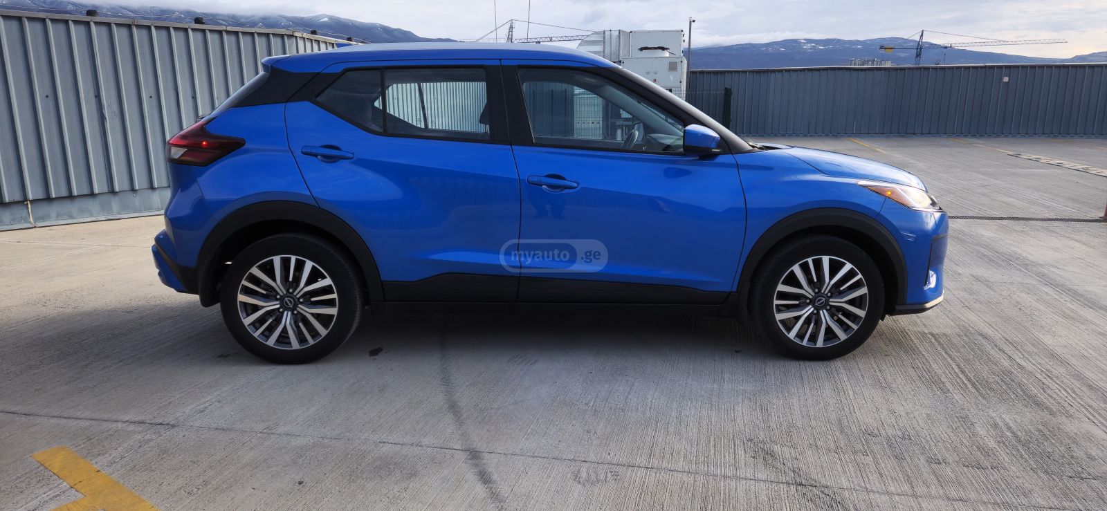 Nissan SV 4dr Front-Wheel Drive CVT — миниатюра 4