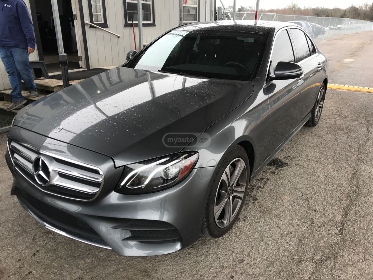 Mercedes-Benz E 350 - фото 1