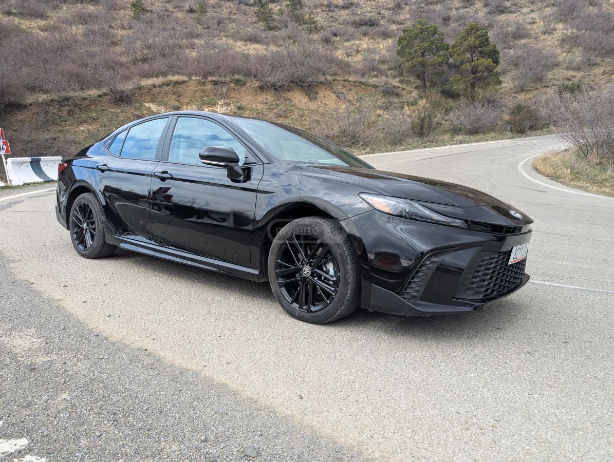 Toyota Camry - фото 3