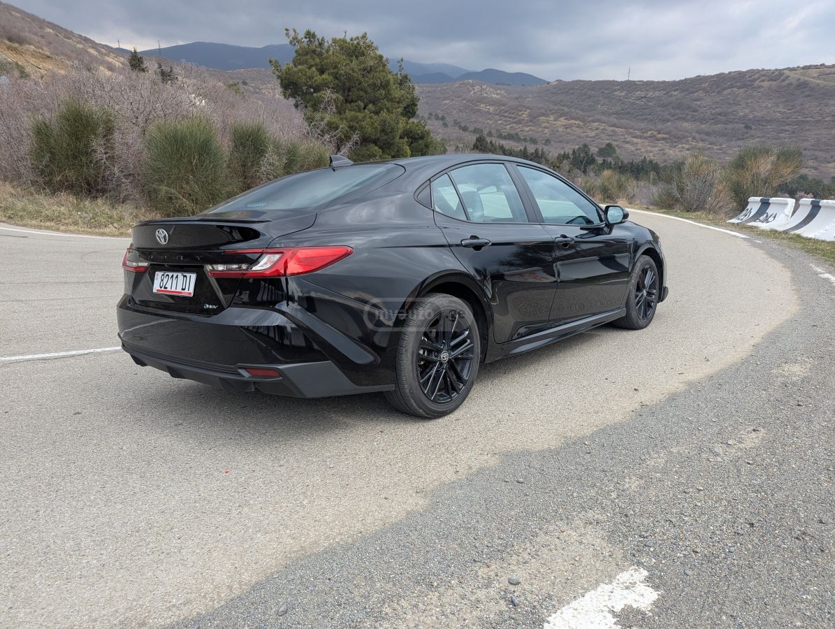 Toyota Camry - фото 4