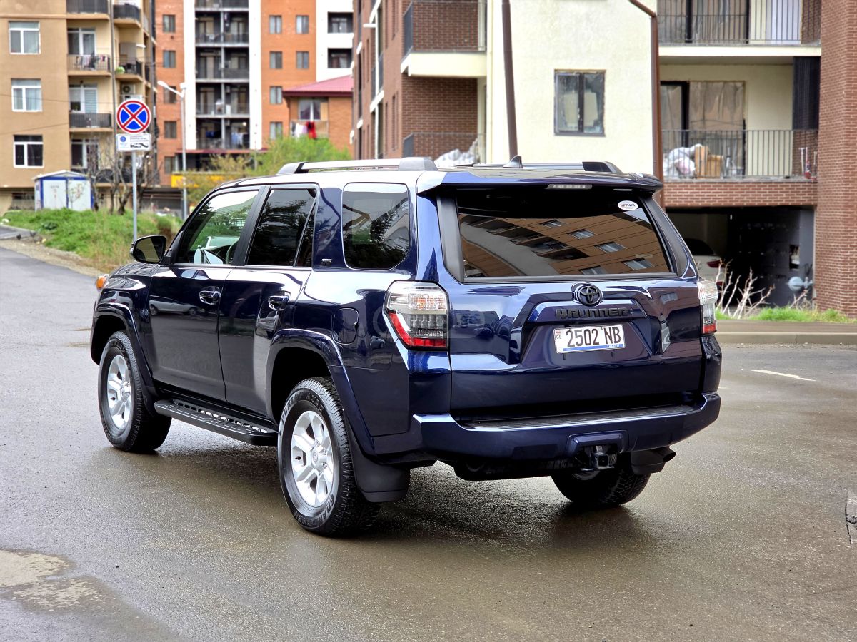 Toyota 4 Runner - фото 6