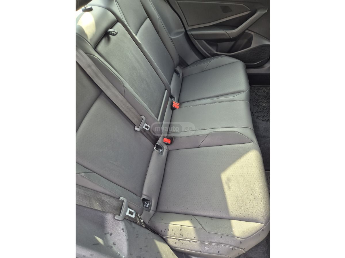 Volkswagen Jetta - фото 8
