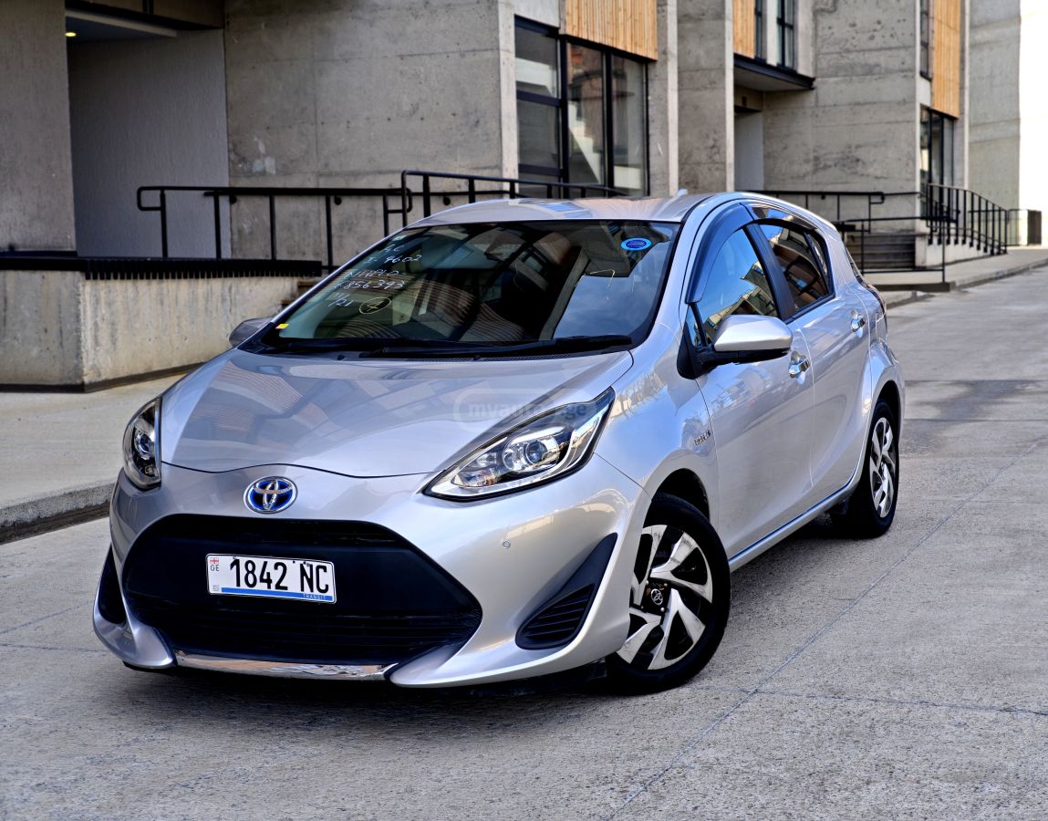 Toyota Aqua - фото 1