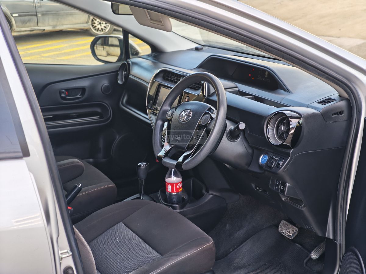 Toyota Aqua - фото 10