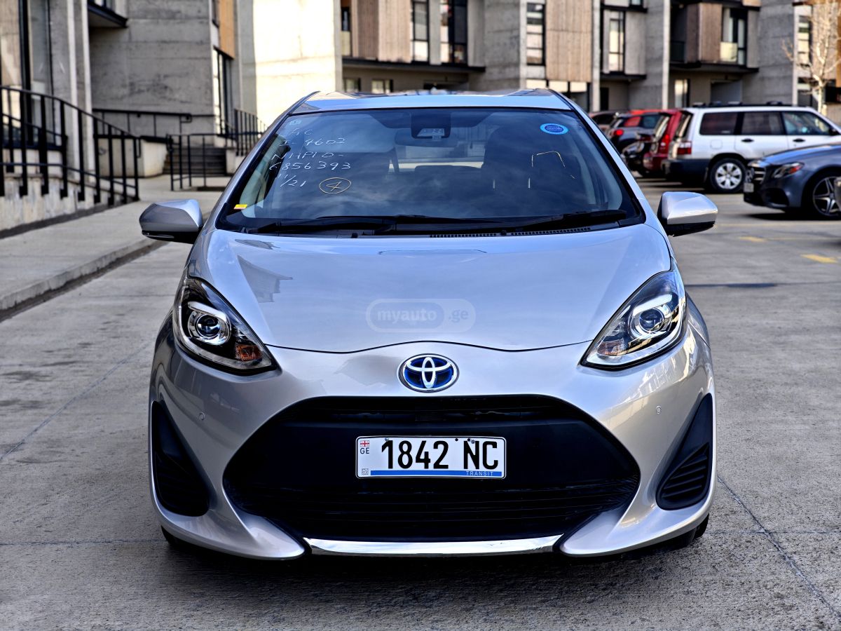 Toyota Aqua - фото 3