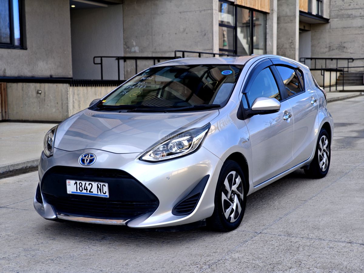 Toyota Aqua - фото 4