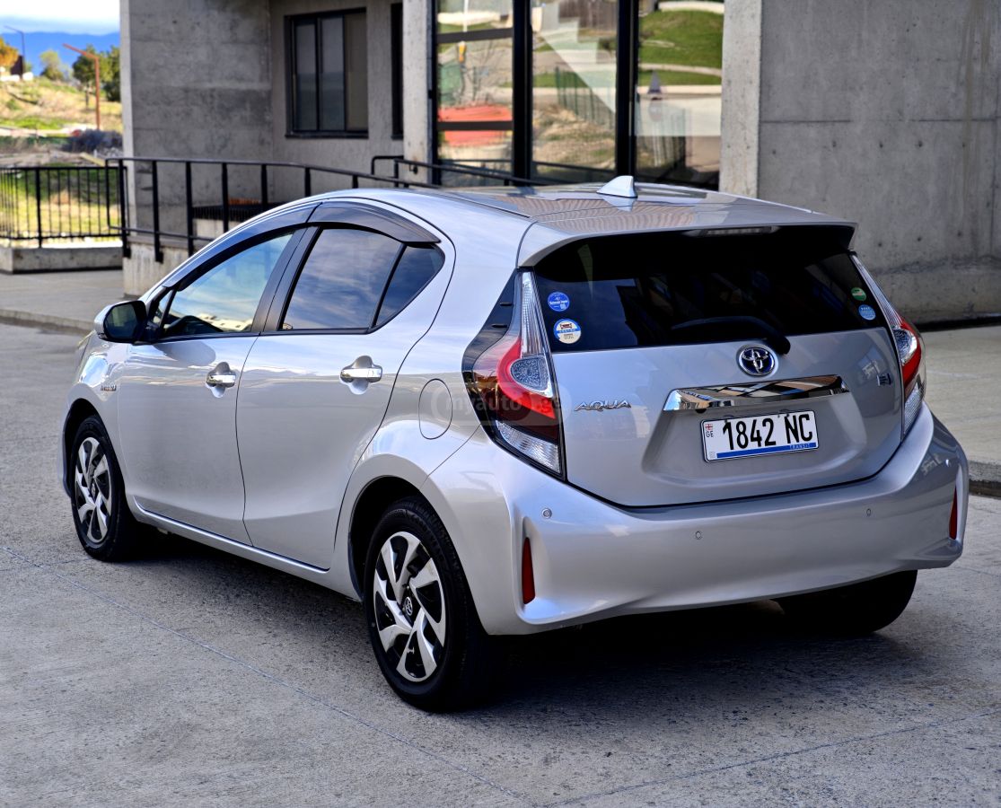 Toyota Aqua - фото 6