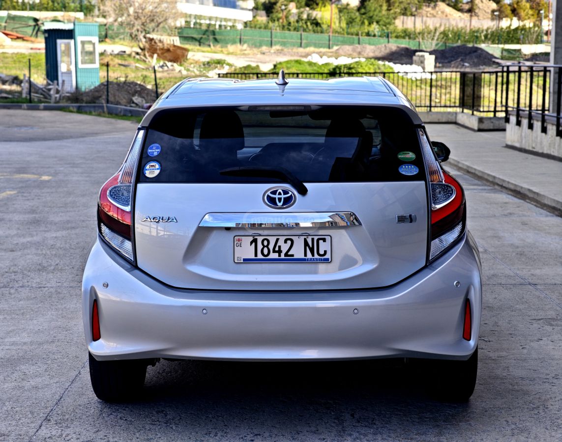 Toyota Aqua - фото 7