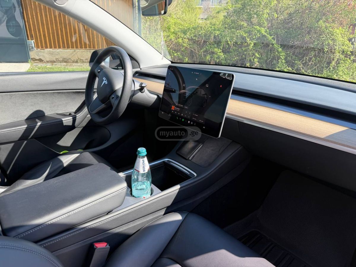 Tesla Model Y - фото 6