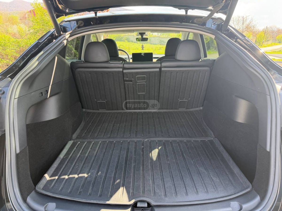 Tesla Model Y - фото 8
