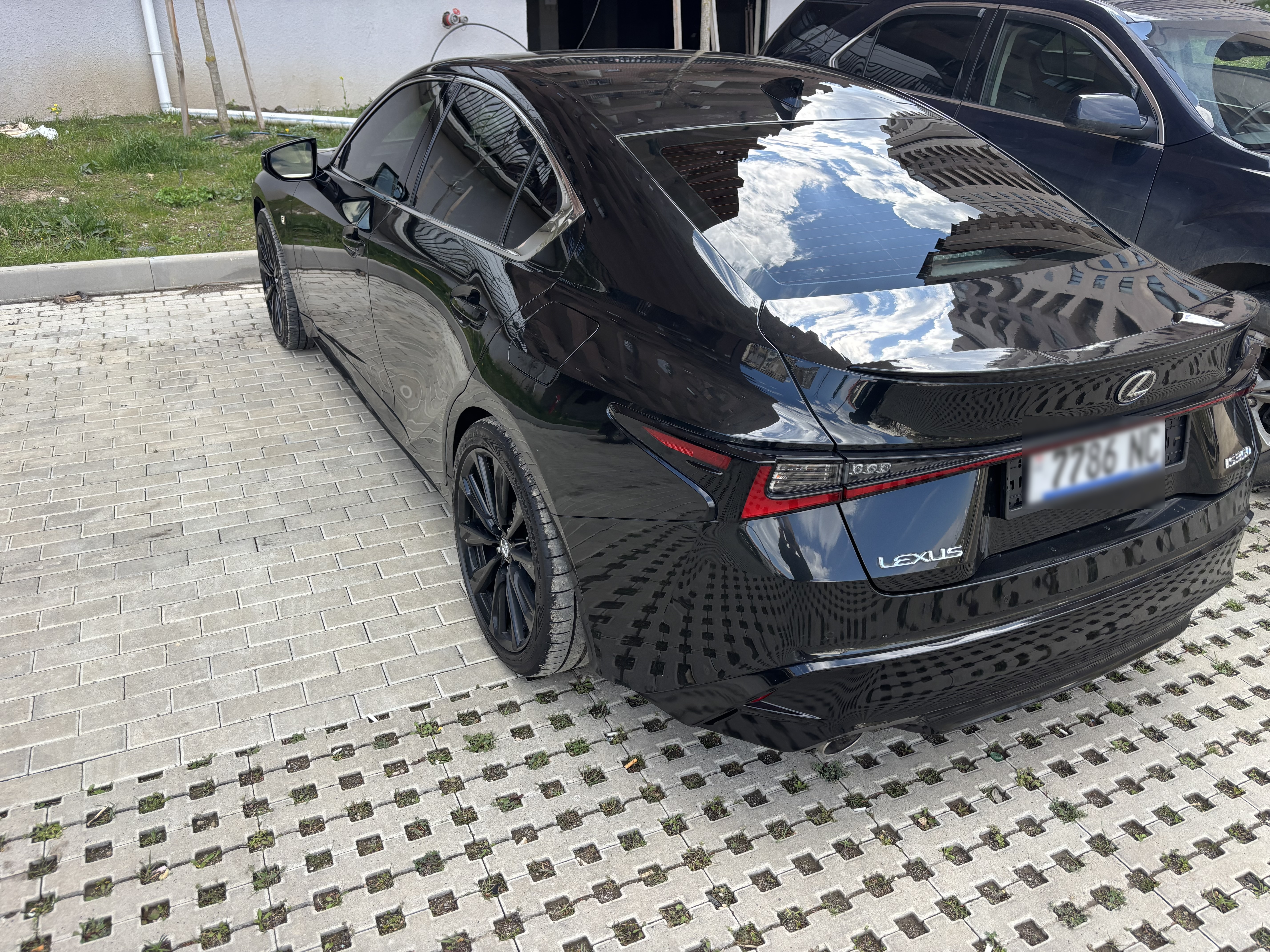 Lexus IS 350 - фото 1