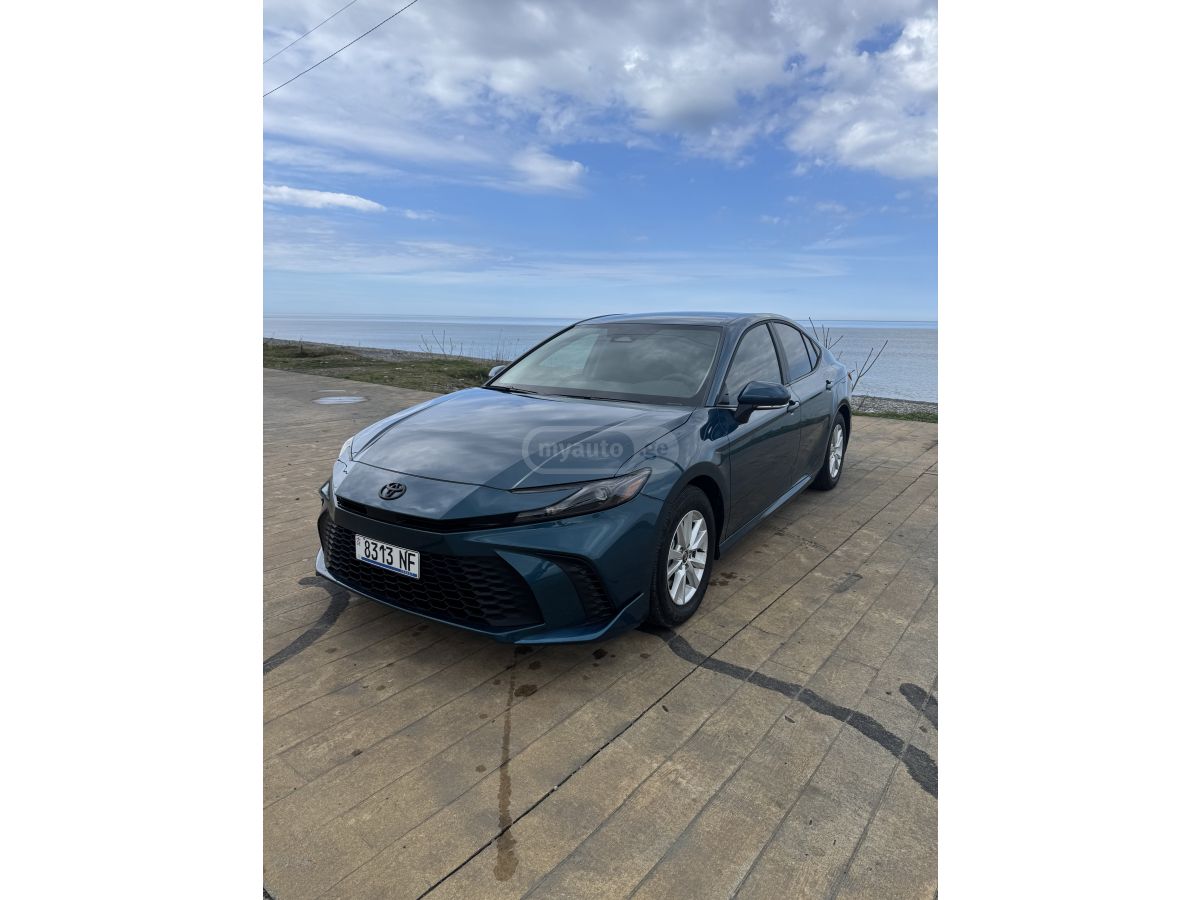 Toyota Camry - фото 2