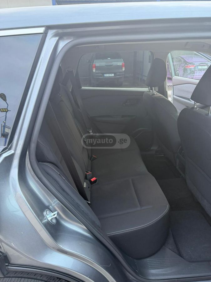 Nissan Rogue - фото 4