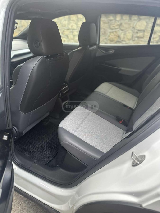 Volkswagen ID 4 - фото 9
