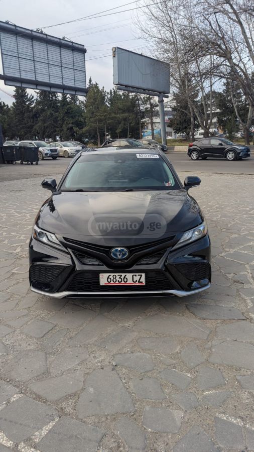 Toyota Camry - фото 1