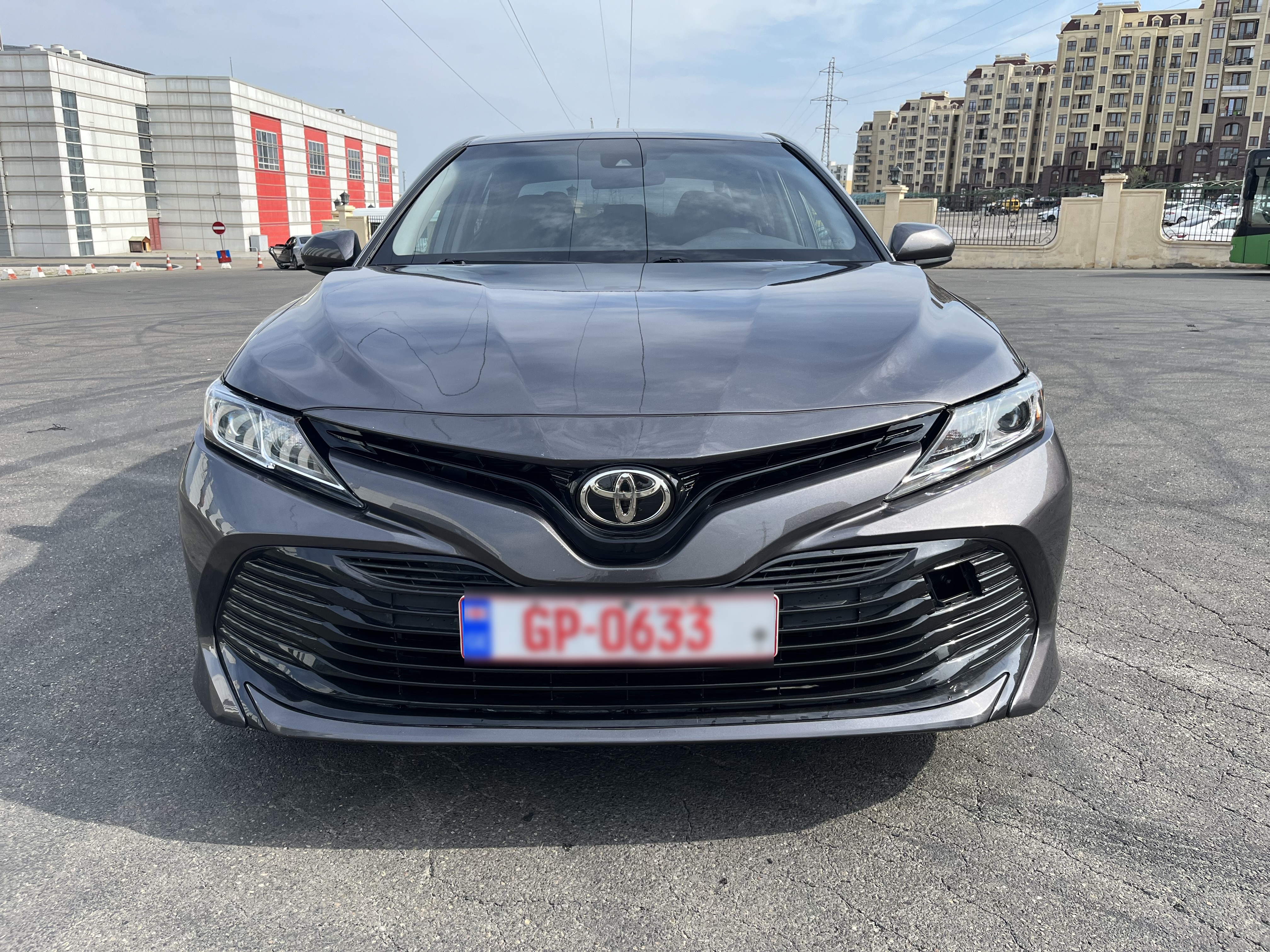 Toyota Camry - фото 1
