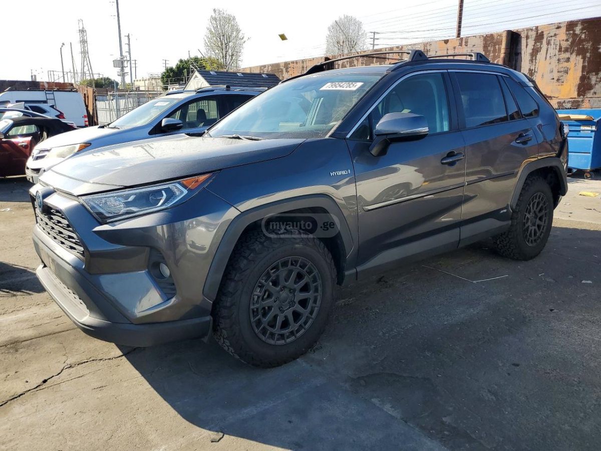 Toyota RAV 4 - фото 1