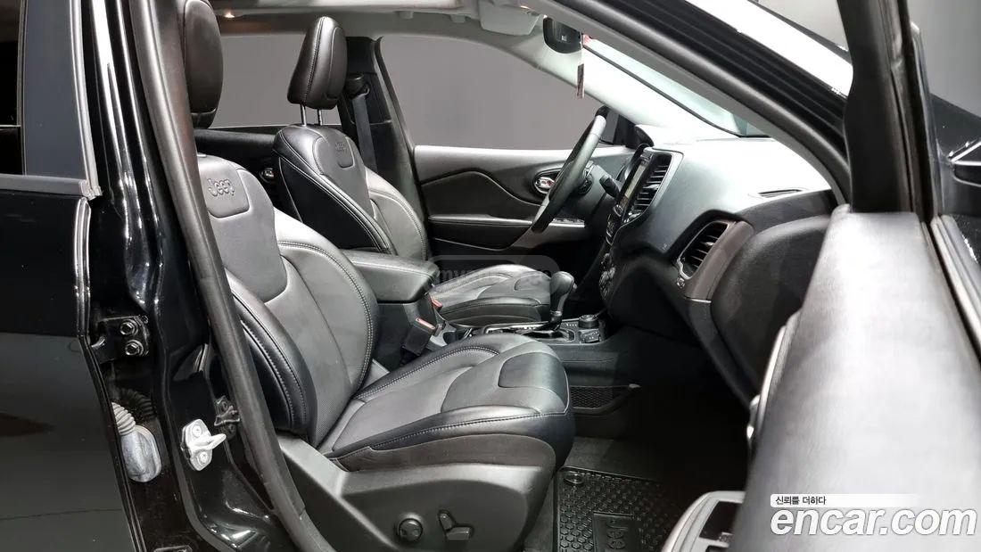 Jeep Cherokee - фото 11