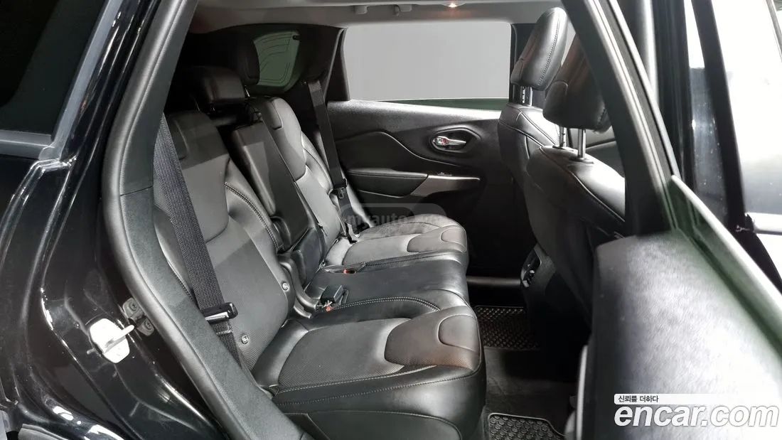 Jeep Cherokee - фото 12