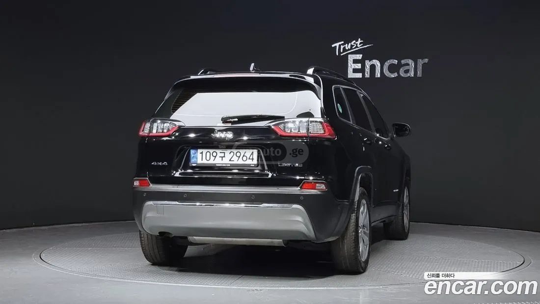 Jeep Cherokee - фото 4