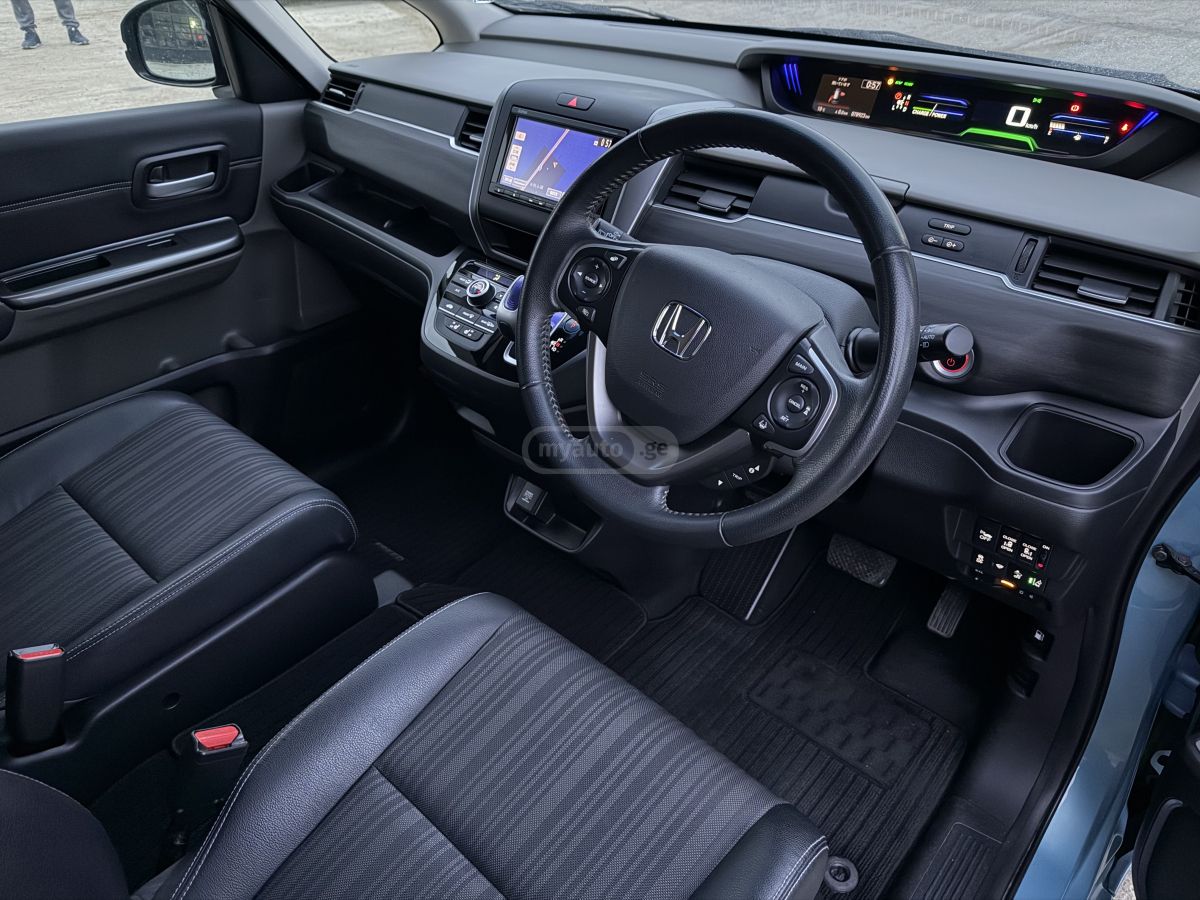 Honda Freed - фото 3