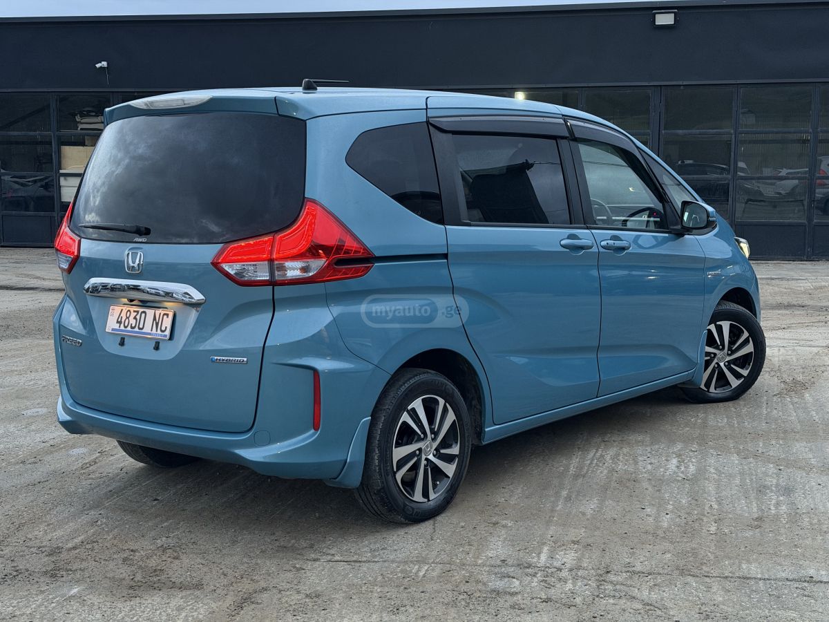 Honda Freed - фото 4