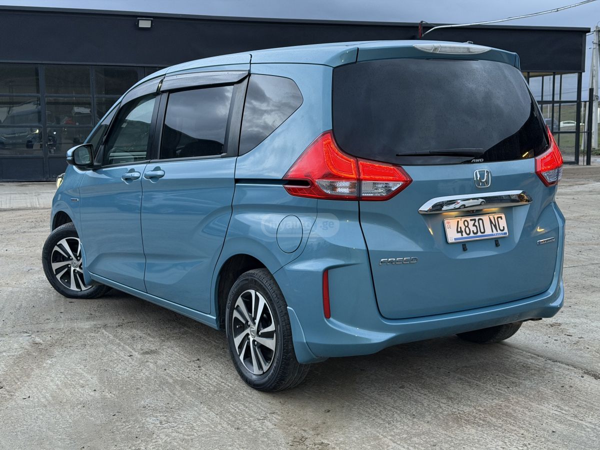 Honda Freed - фото 5