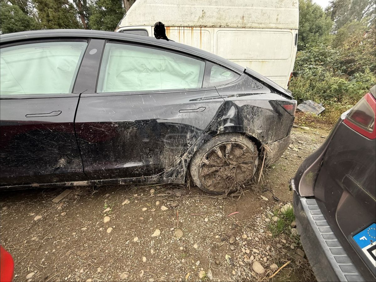 Tesla Model 3 - фото 2