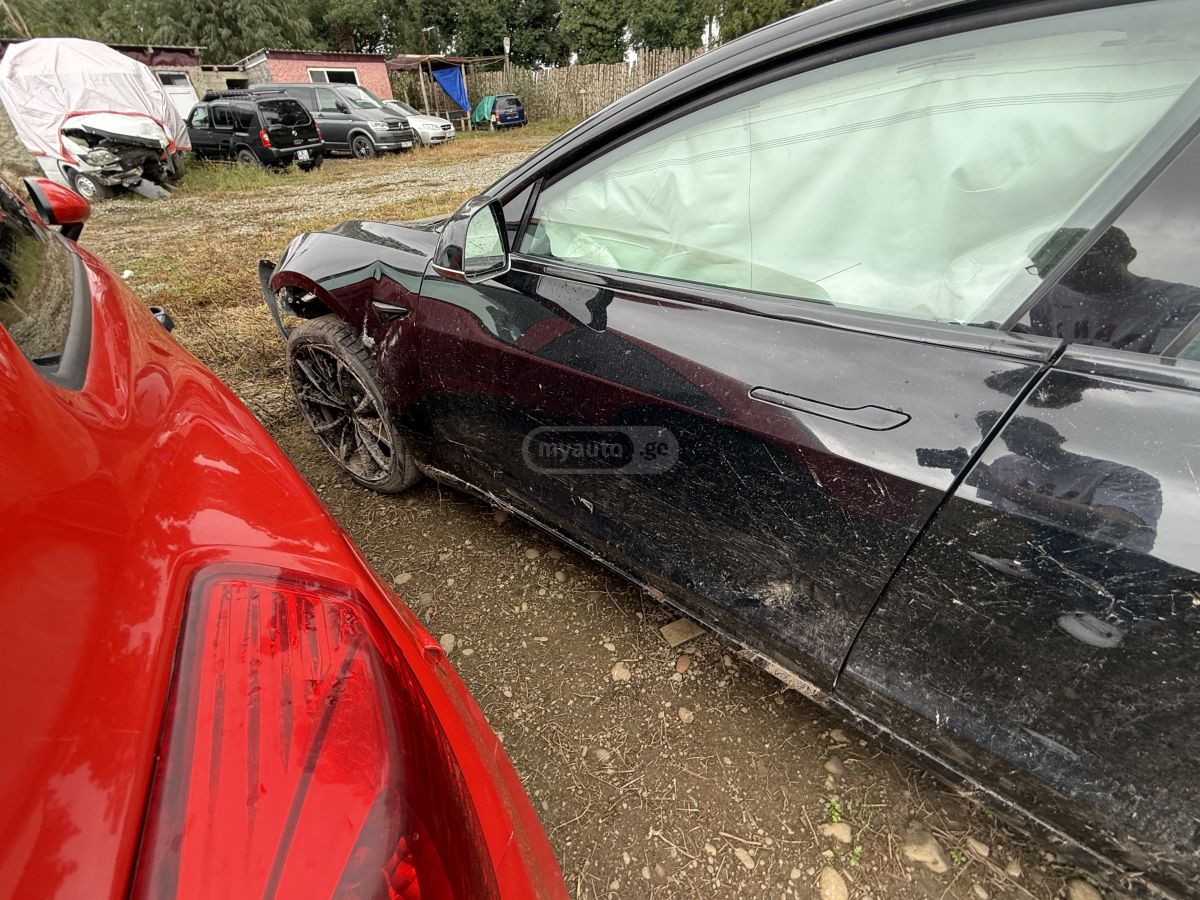 Tesla Model 3 - фото 4