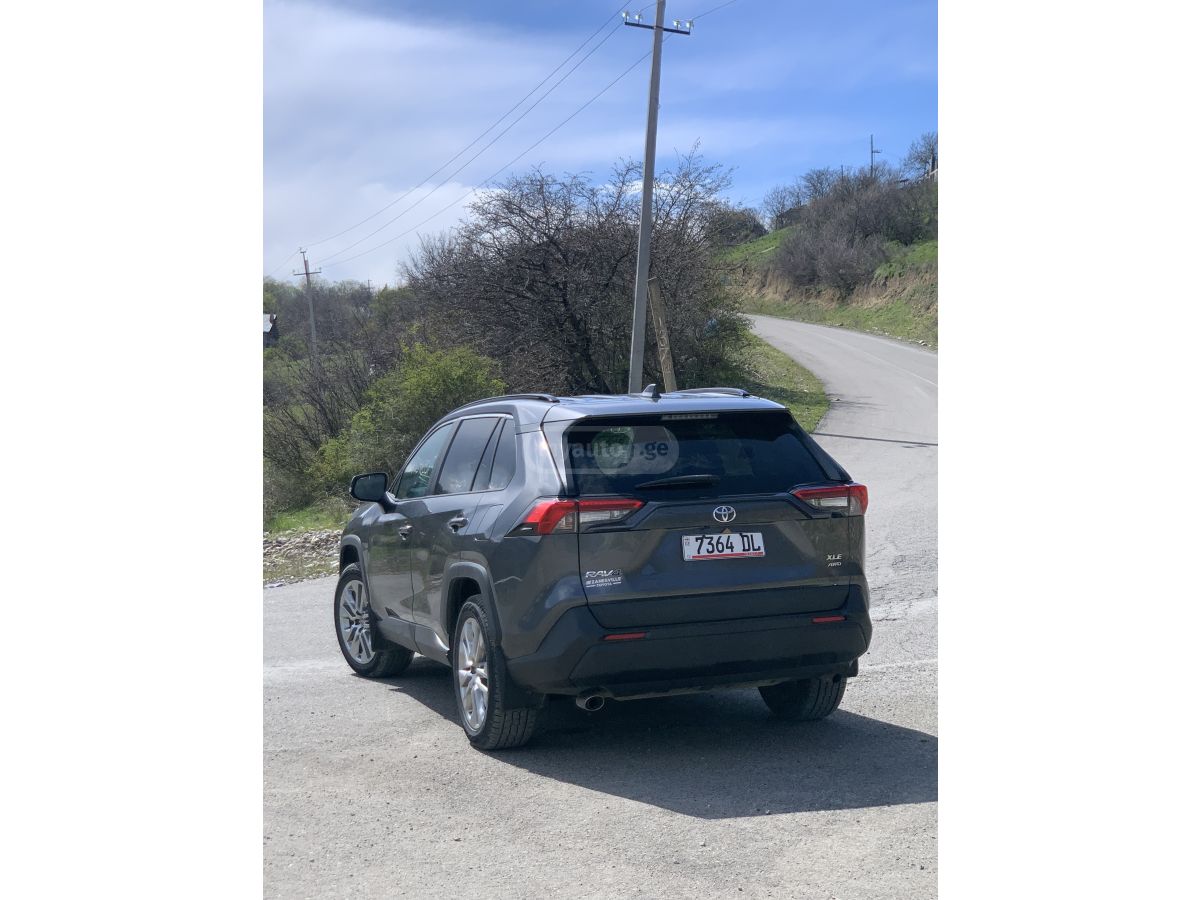 Toyota RAV 4 - фото 8