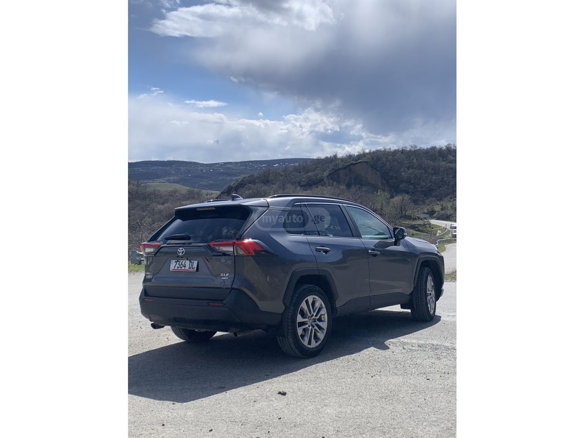 Toyota RAV 4 - фото 9