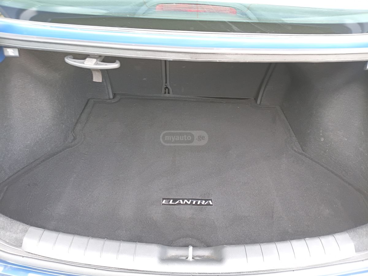 Hyundai Elantra - фото 12