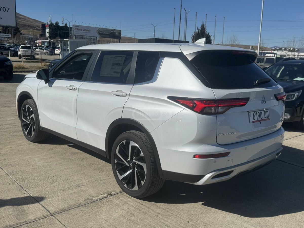 Mitsubishi Outlander 2024 — фото 10 купить в Москве