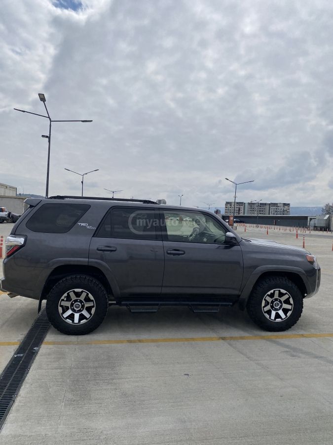 Toyota 4 Runner - фото 4