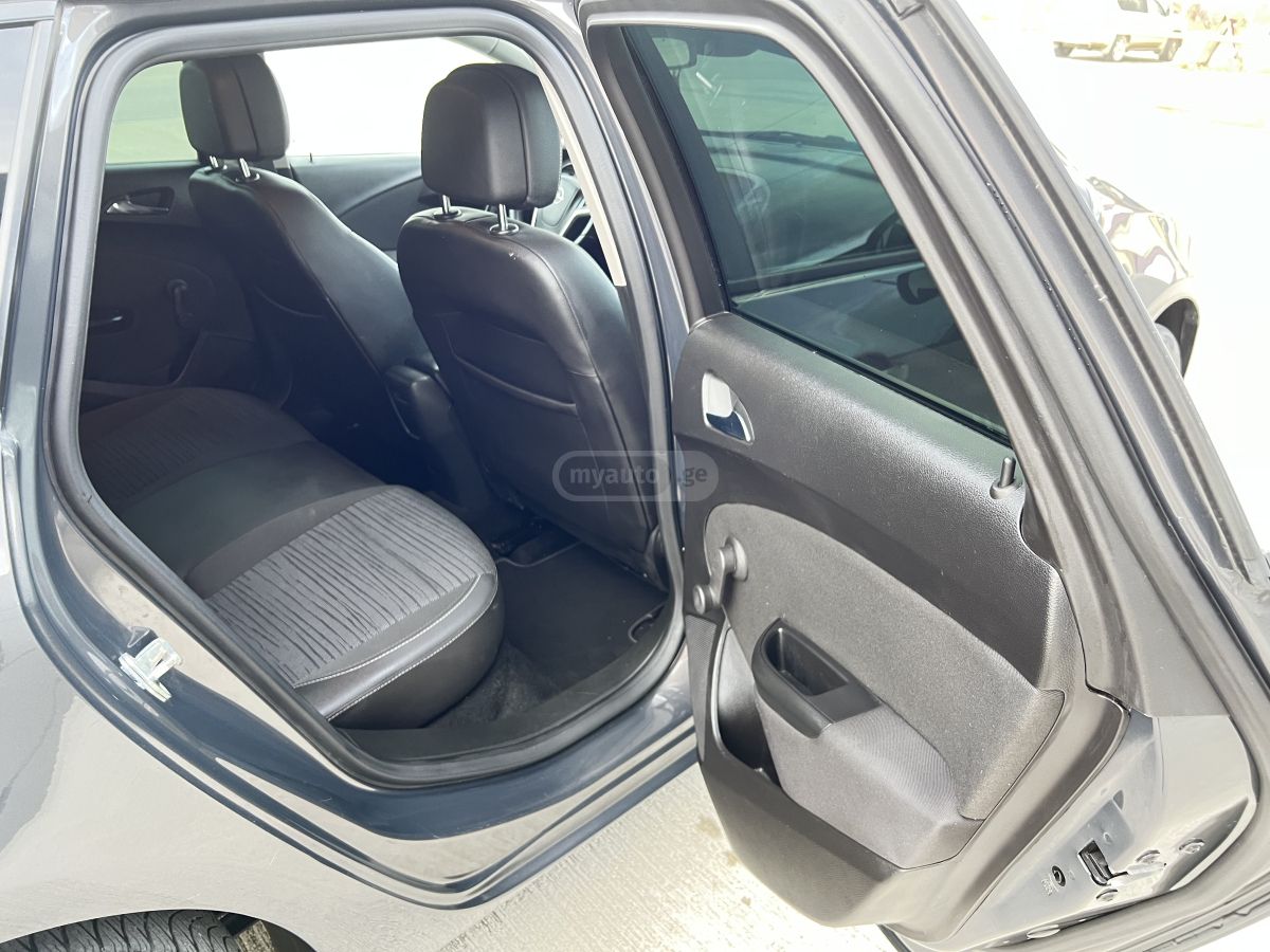 Opel Astra - фото 10