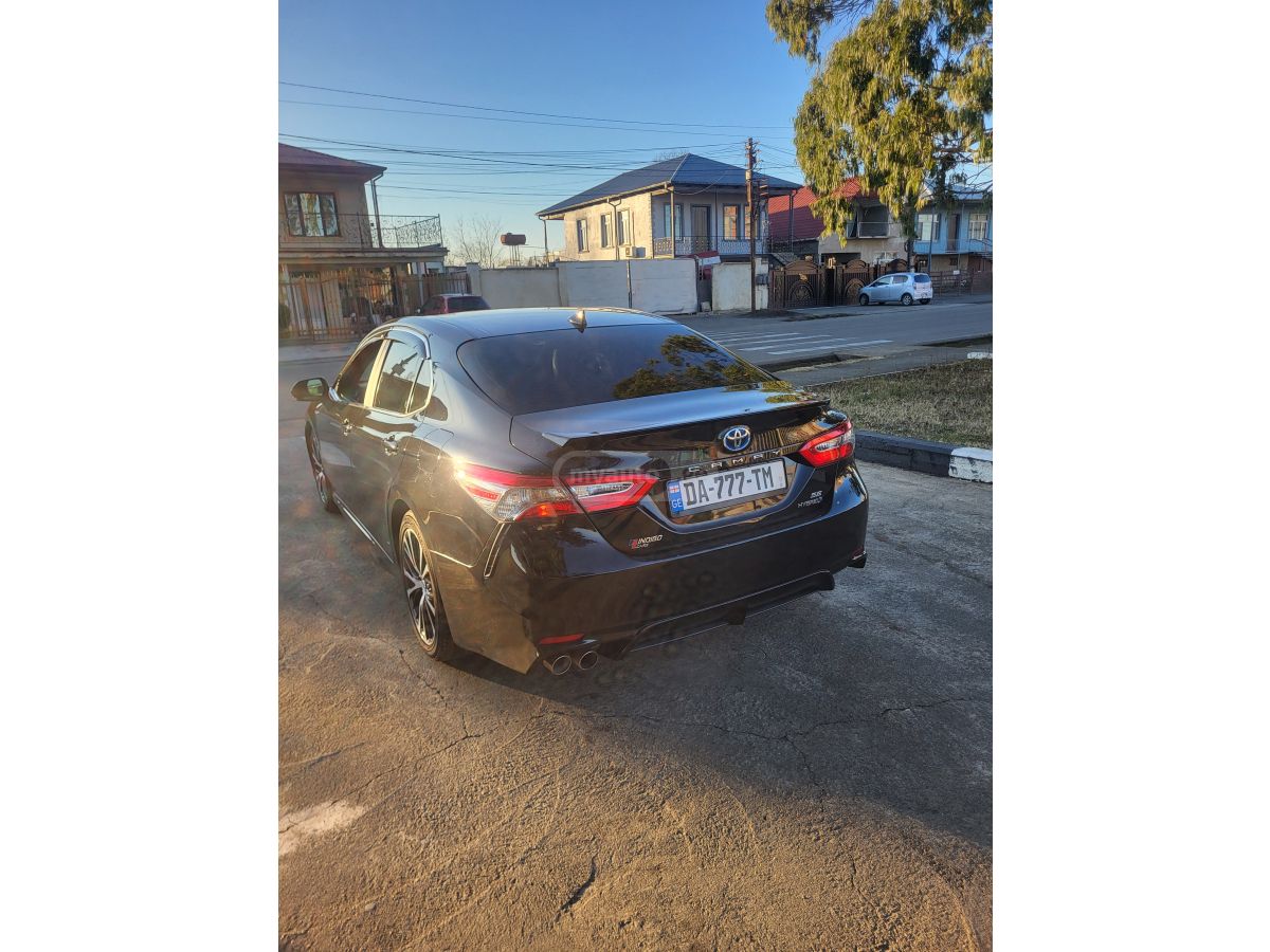Toyota Camry - фото 2