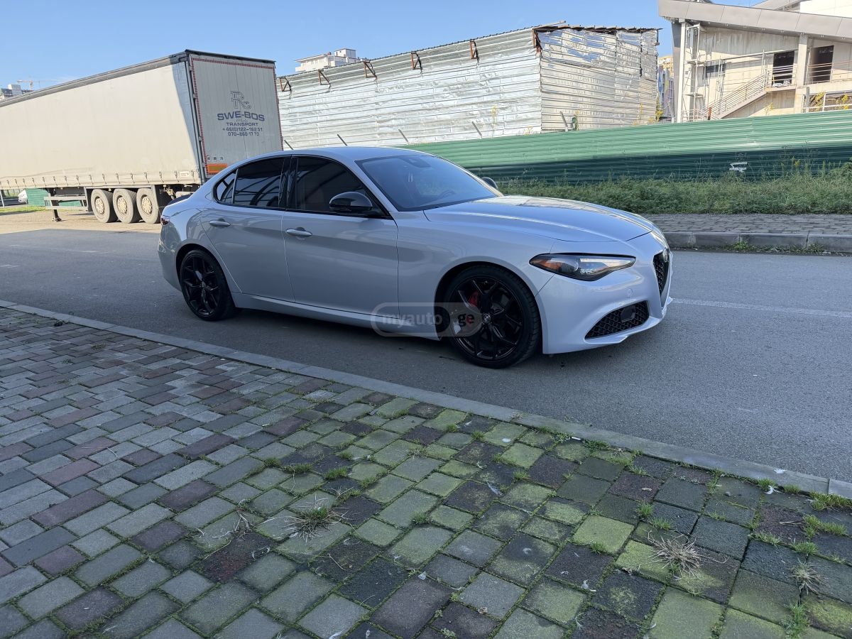 Alfa Romeo Giulia - фото 1