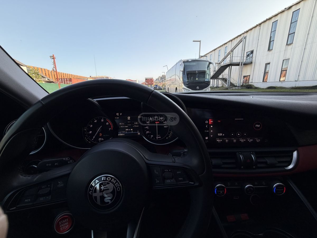 Alfa Romeo Giulia - фото 11