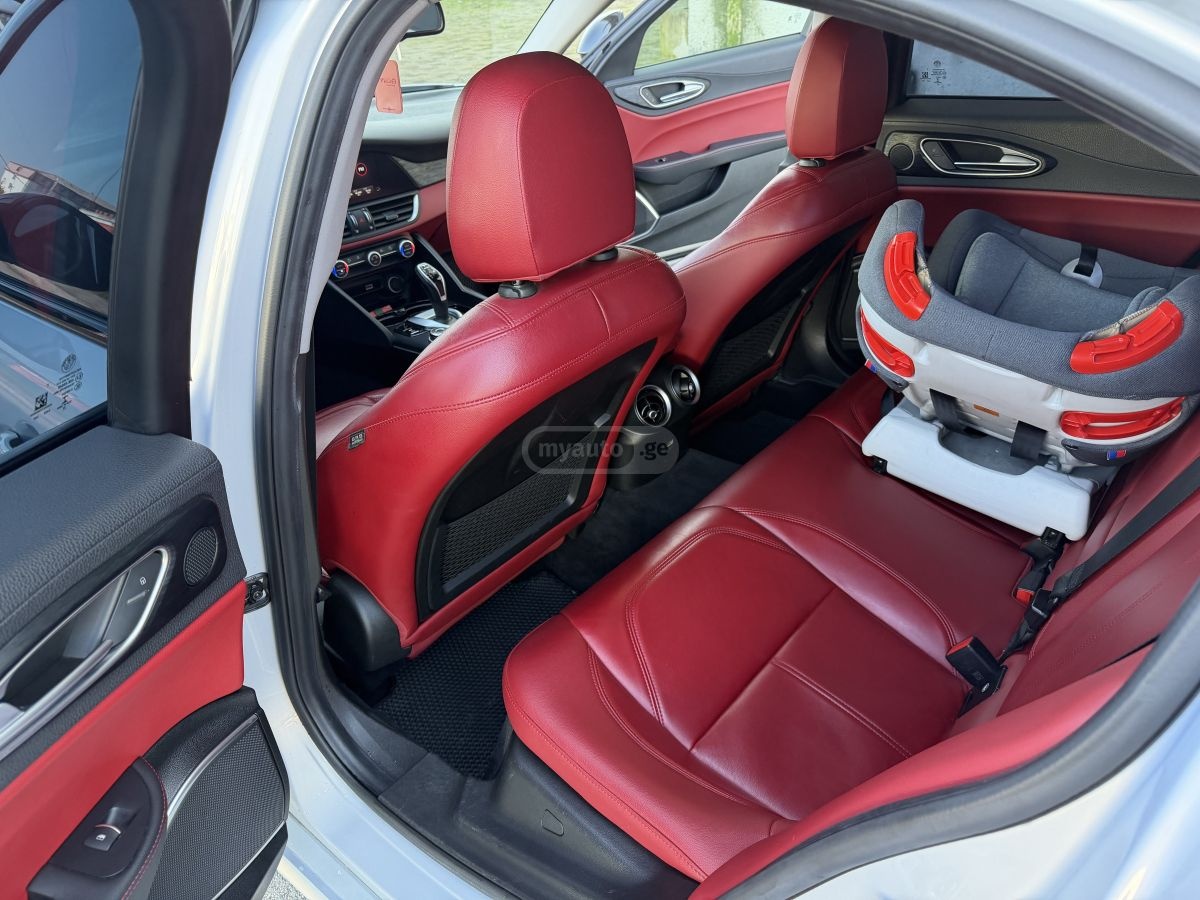 Alfa Romeo Giulia - фото 7