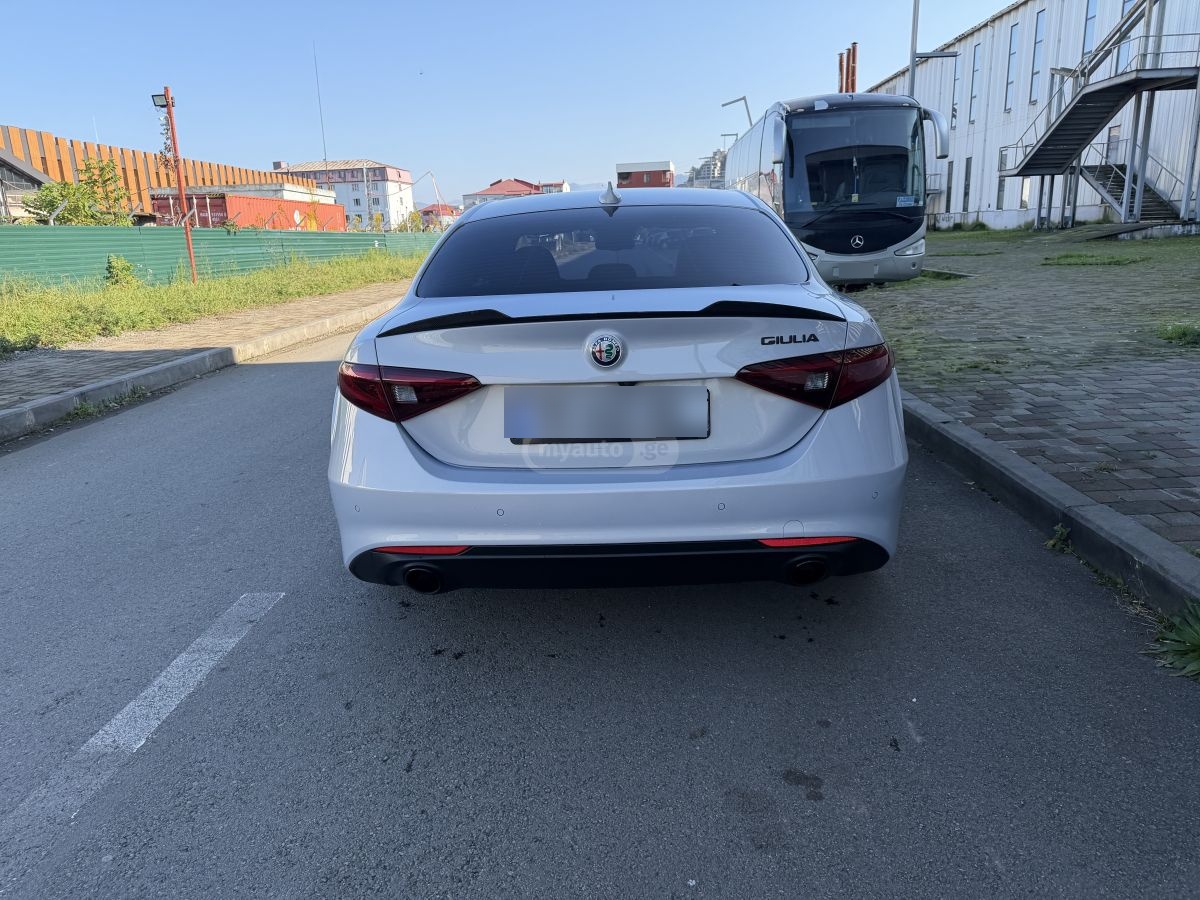 Alfa Romeo Giulia - фото 9