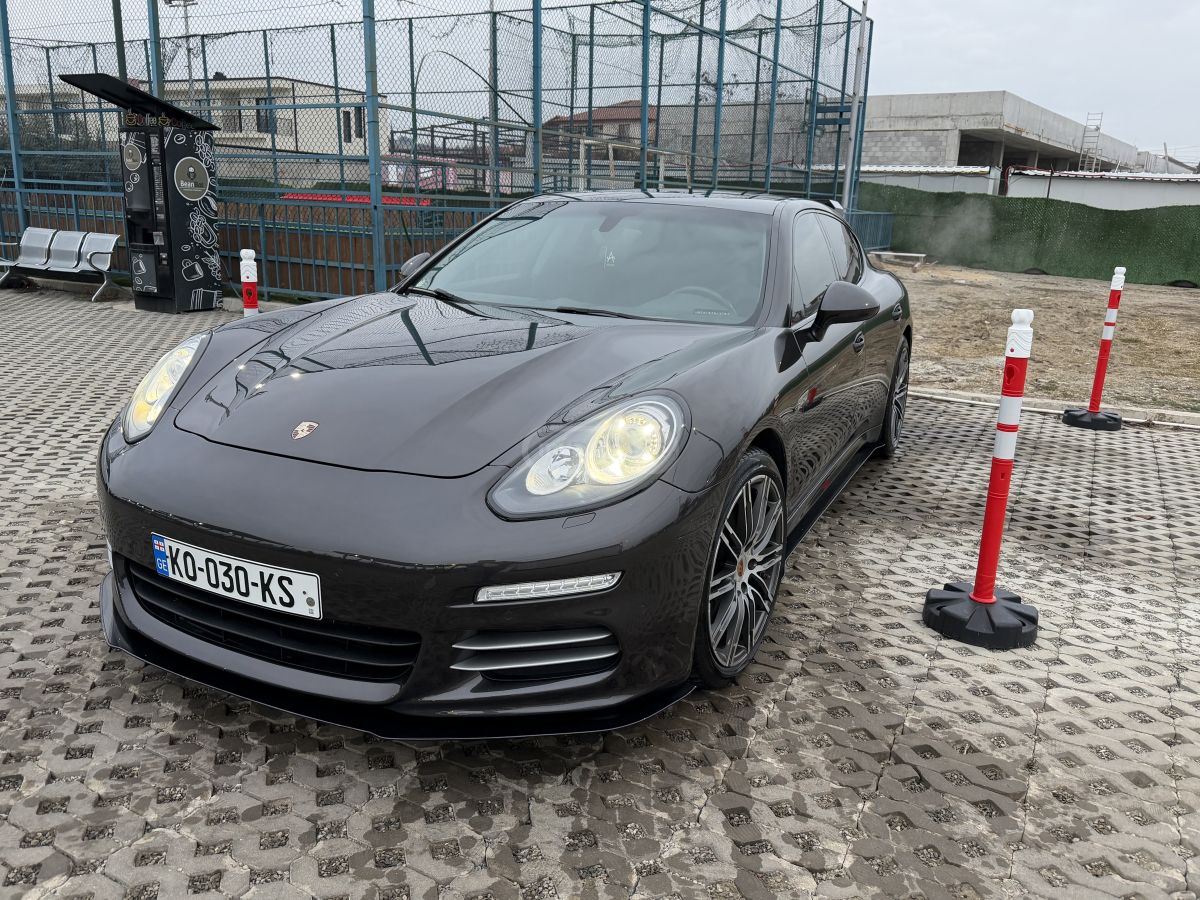 Porsche Panamera - фото 1