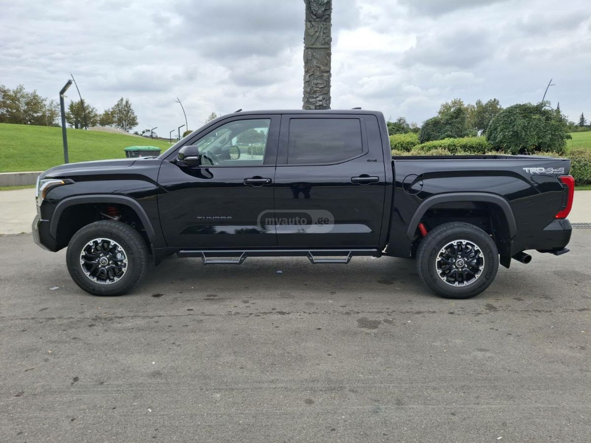 Toyota Tundra TRD Pro 4x4 CrewMax 5.5 ft. bo 2024 — миниатюра 3