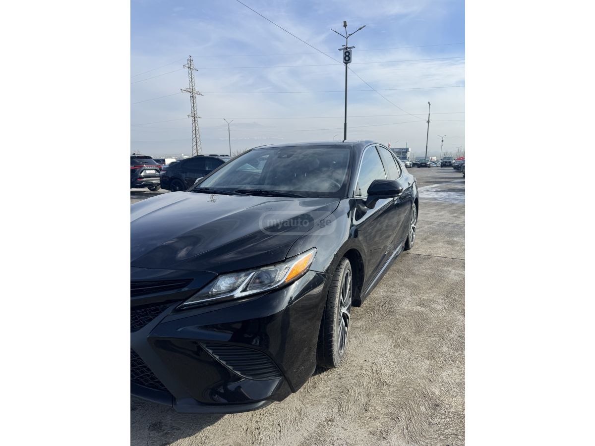 Toyota Camry - фото 2